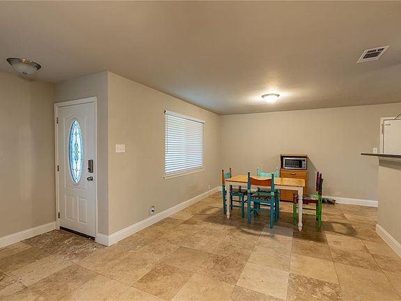 5th image of 805 Memorial Dr