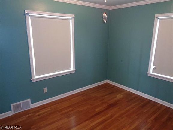 3rd image of 5215 Lynd Ave