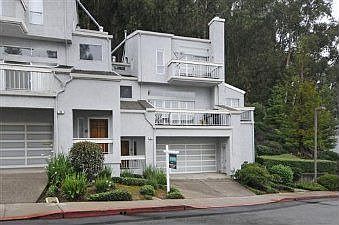 Exterior :: 10 Livingston Terr