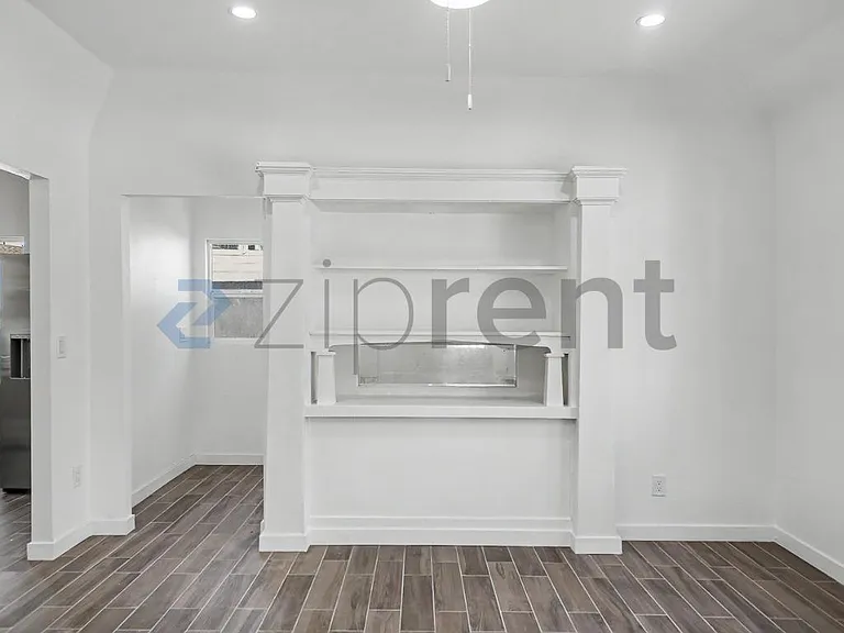 201 E 66th St — Photo 17