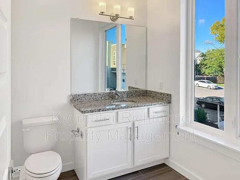 114 W 12th St #B — Photo 10