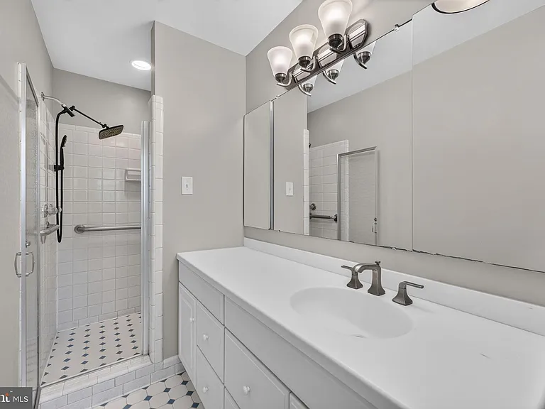 6443 Walters Woods Dr — Photo 42