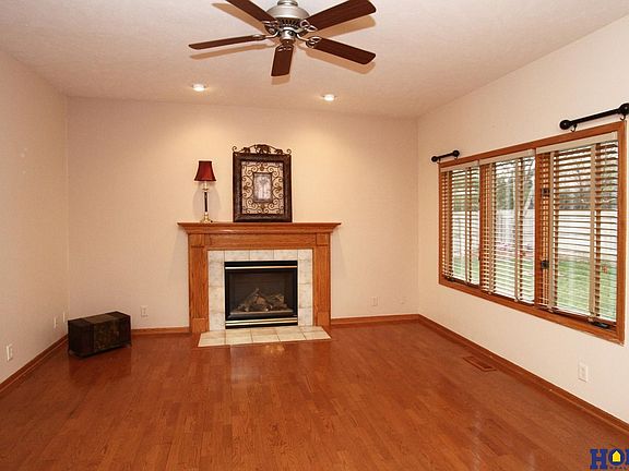 3rd image of 3831 Petersburg Ct