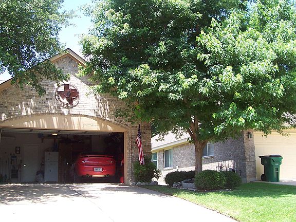 4th image of 307 N Mount Rushmore Dr