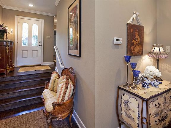 4th image of 3905 Belmont Park Dr APT A