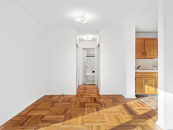 5th image of 165 Christopher St APT 1CC