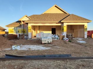 319 N Mountain Meadow Dr, Cache, OK 73527