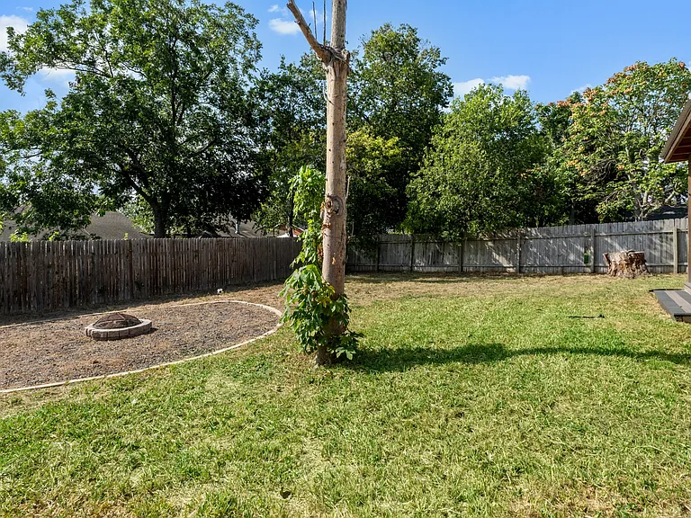 10107 Floyd Dr — Photo 25
