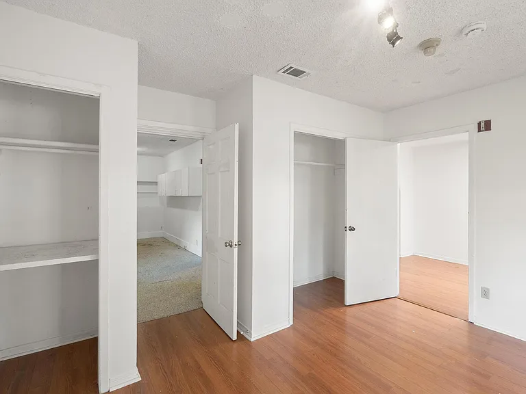4616 E Cesar Chavez St — Photo 5