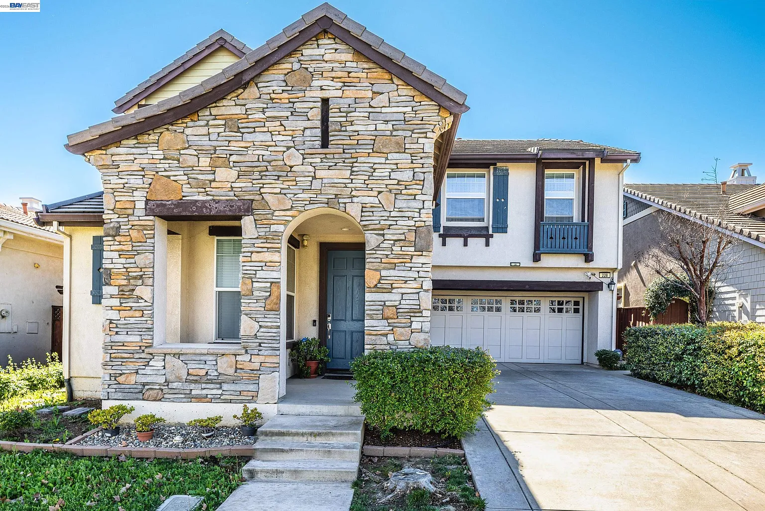 228 W Heritage Dr photo 1