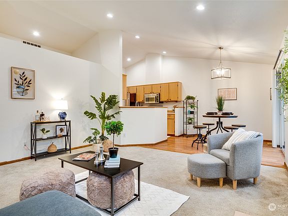 4th image of 15411 8th Avenue Ct E