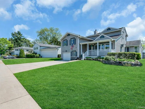 35 Peachtree Lane, Hicksville, NY 11801
