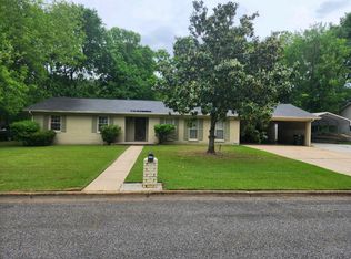 1706 Carriage Ln E, Tuscaloosa, AL 35404