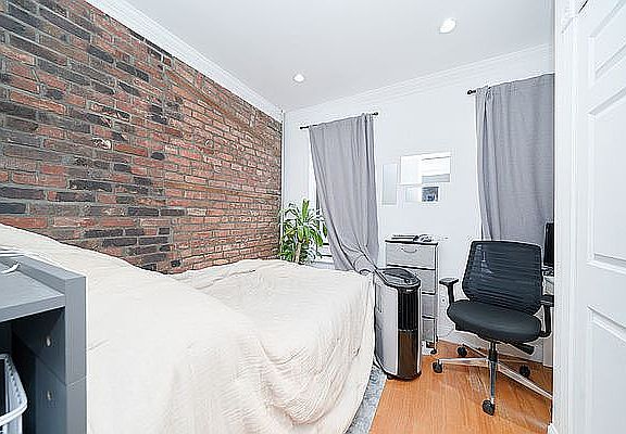 4th image of 331 E 9th St #7