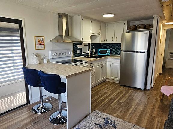 3rd image of 11207 M St