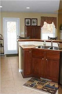 5th image of 2636 Beaumont Dr