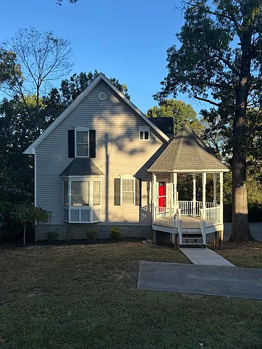 1305 Forest Ave Photo 1