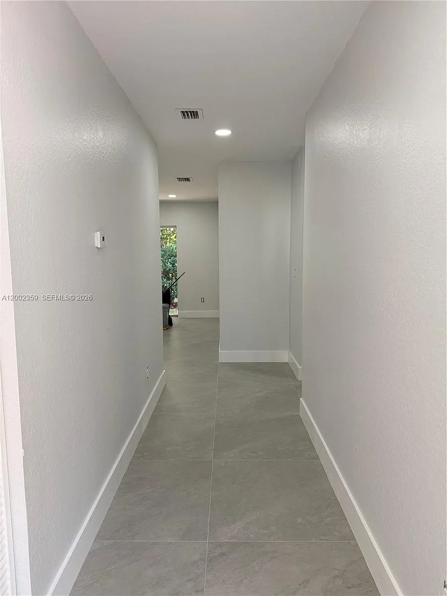 Building Photo - 7608 NW 38th Ct #14