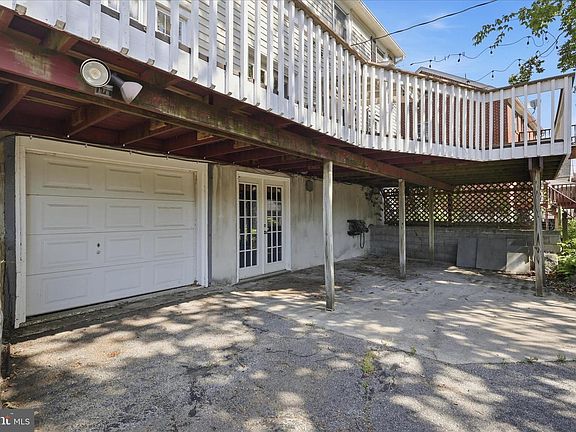 5th image of 200 E Irvin Ave