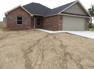 1381 General McCrae Dr, Prairie Grove, AR 72753