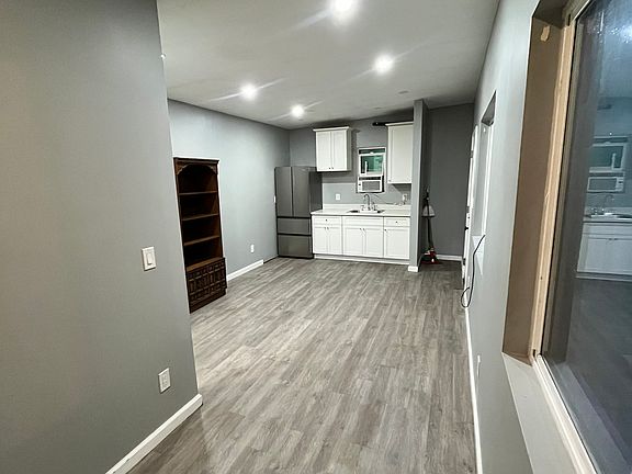 4th image of 133 Kerwin Ave