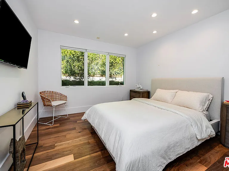580 Chalette Dr — Photo 28