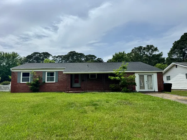569 Caren Dr, Virginia Beach, VA 23452