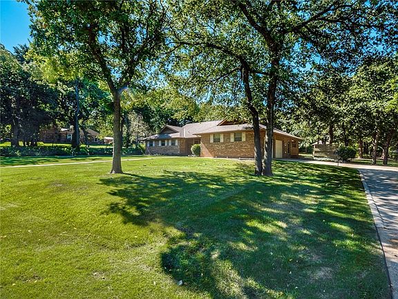 2nd image of 2508 Twisted Oak Ln