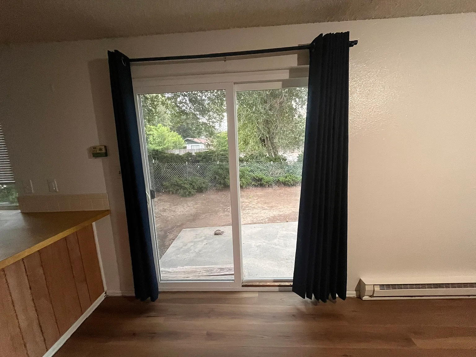 3 bed, 1.5 bath, 1320 sqft, $2,055 — Photo 2