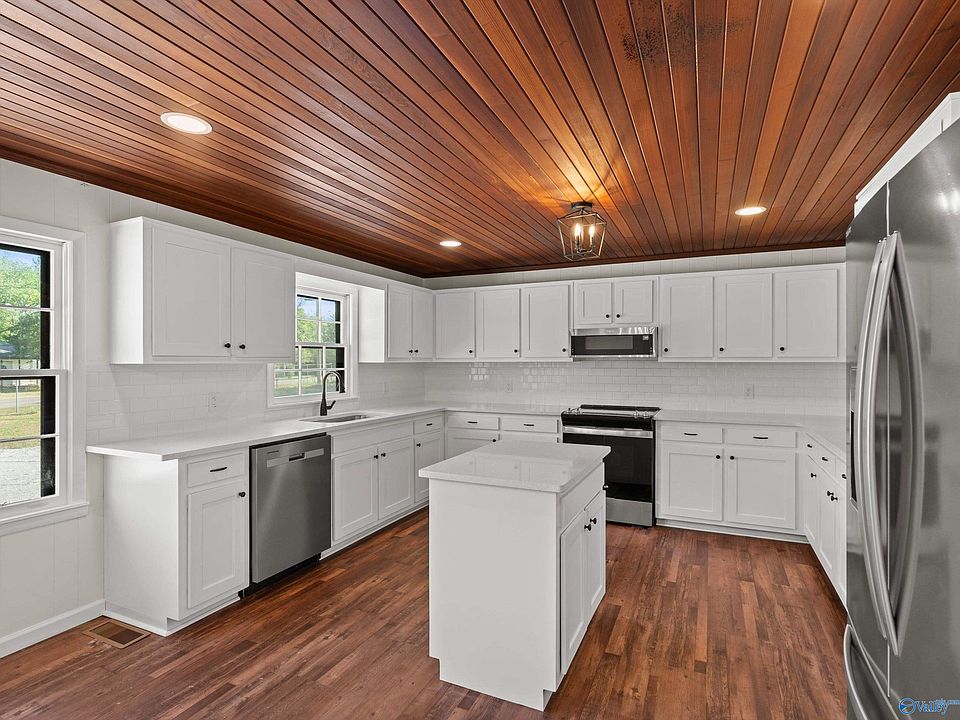 10th image of 146 Lark Ln
