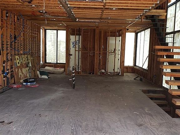 2nd image of 1437 Cabrillo Ave