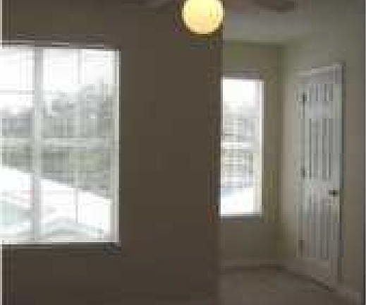 5th image of 2737 Bay Club Dr