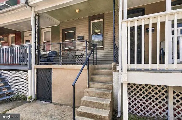 2 bed, 1.0 bath, 922 sqft, $1,900 — Photo 3