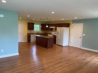 5th image of 411 W Legion Blvd