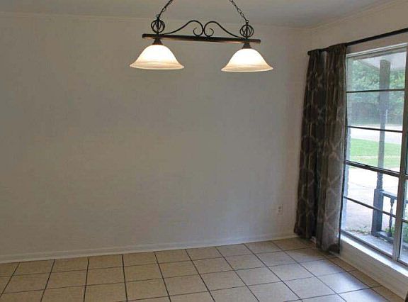 3rd image of 212 Pine St