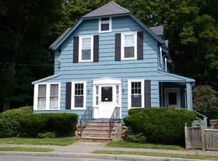 32 Smith St, Marblehead, MA 01945
