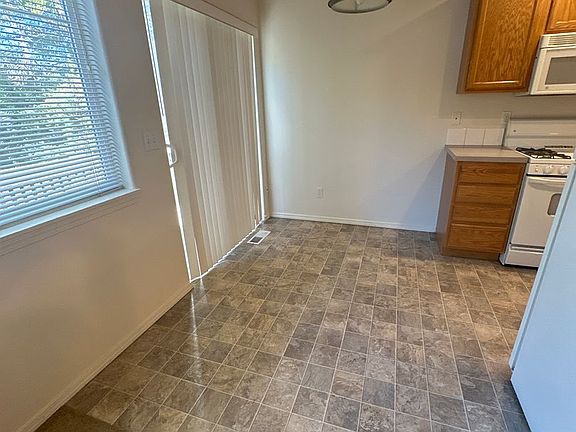 3rd image of 2110 NE Holliday Ave APT 4