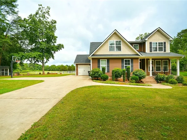 115 Robertson Cir, Travelers Rest, SC 29690