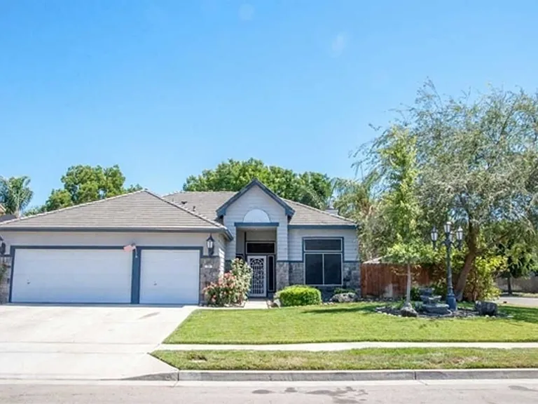 751 Brentwood Dr — Photo 1