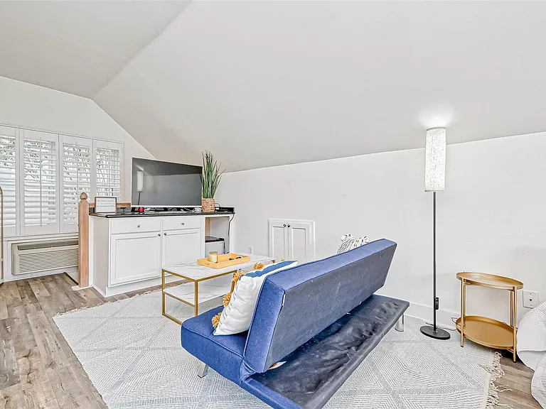 2112 Harold St — Photo 10