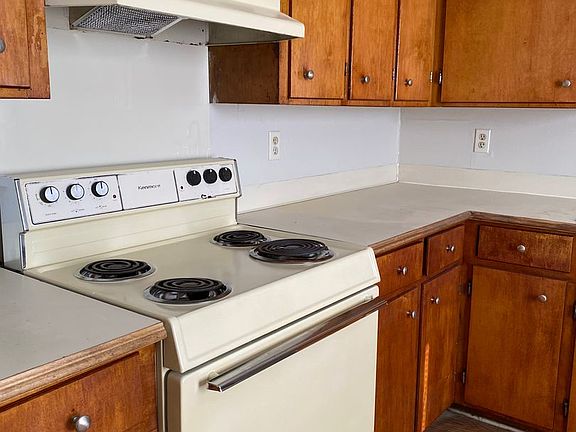 4th image of 135 Georgianna St #15