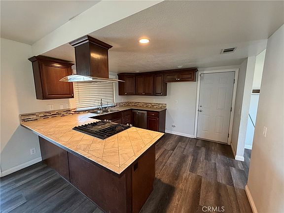 5th image of 17600 Orange St