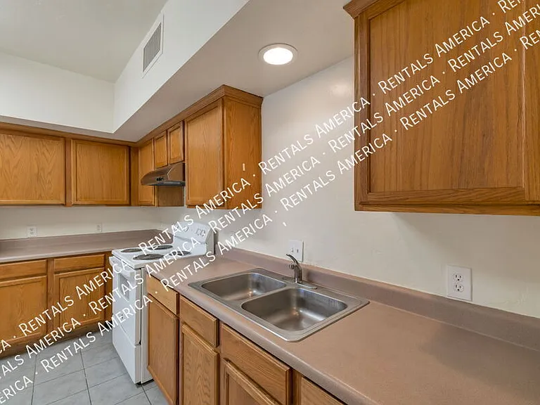 7051 S 6th Ave #1 — Photo 8