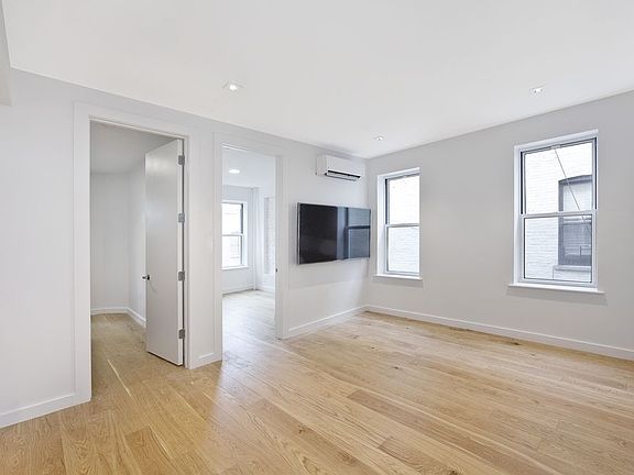 3rd image of 366 Montgomery St #522