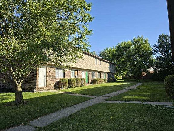 4th image of 5124 W Canterbury Dr #2B-1Ba-900Sqft