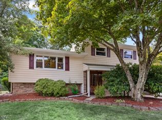 6 Saint Marys Dr, Succasunna, NJ