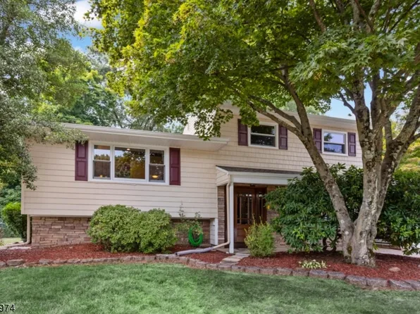 6 Saint Marys Dr, Roxbury Twp., NJ 07876