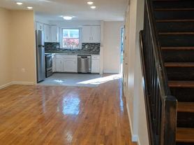 28 Otis St