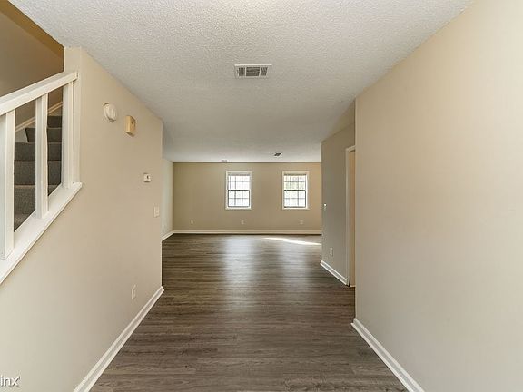 2nd image of 5026 Hawthorne Ct