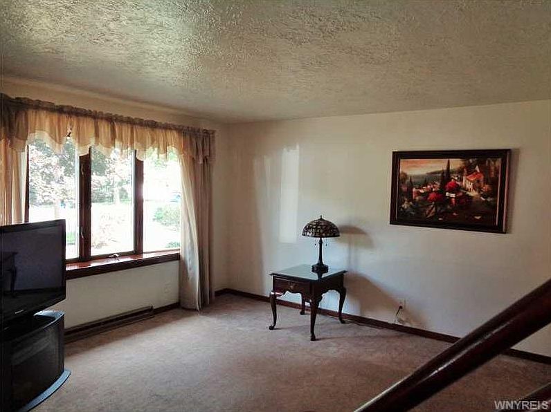 2nd image of 287 Iroquois Ave
